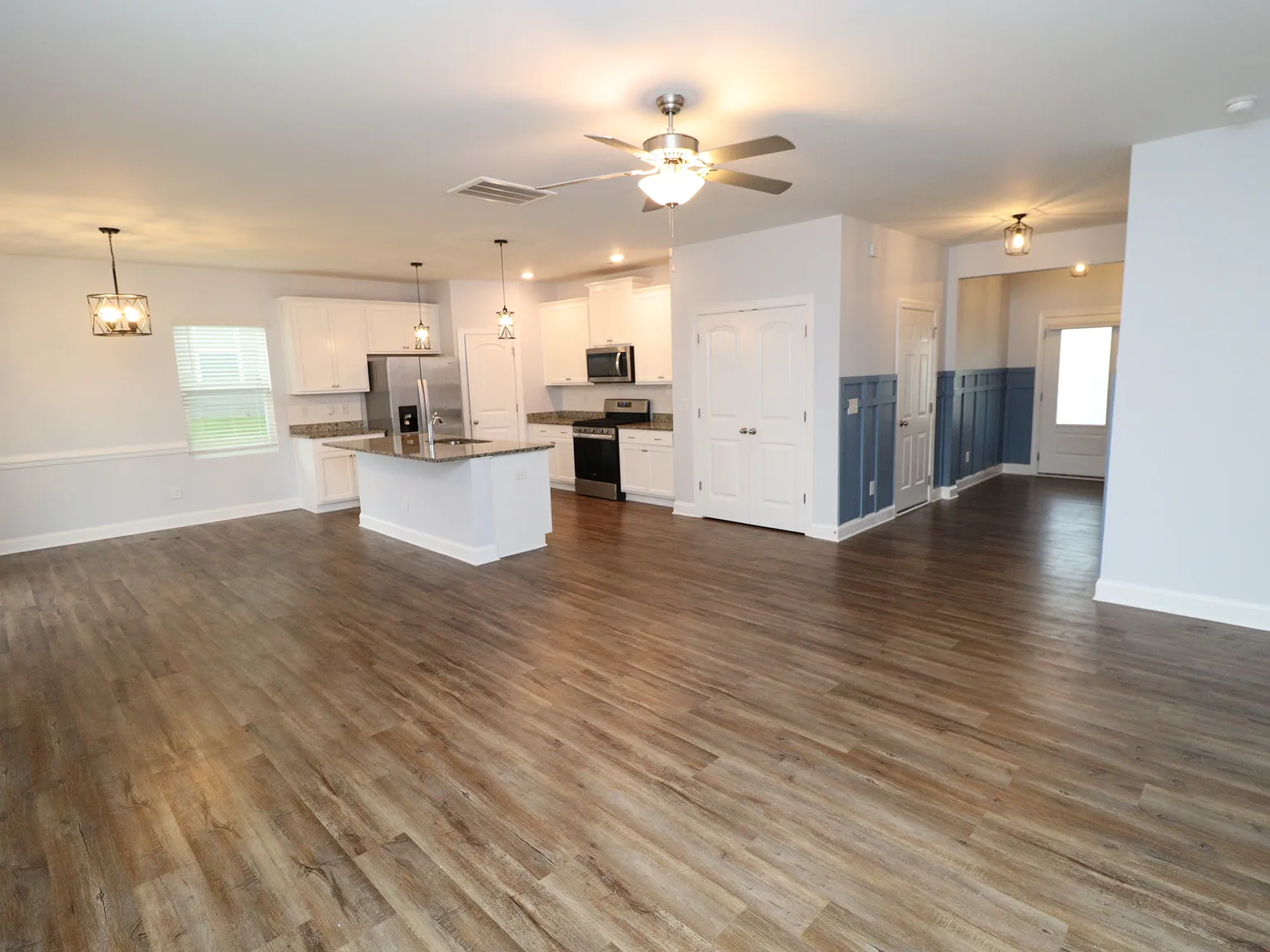 3 bed, 2.5 bath, $2,195 — Photo 4