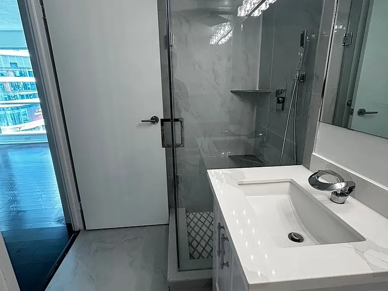 10 Yonge St #507 — Photo 14