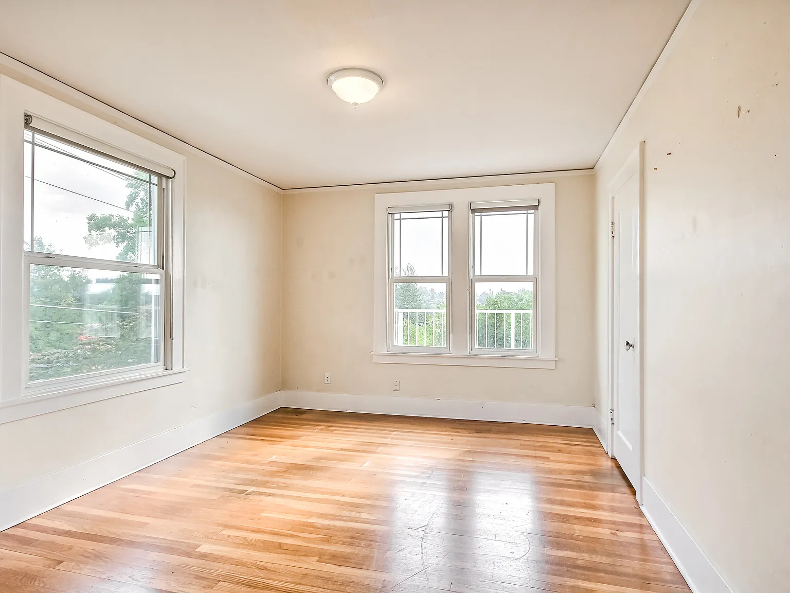 6 bed, 2400 sqft, $6,500 — Photo 4