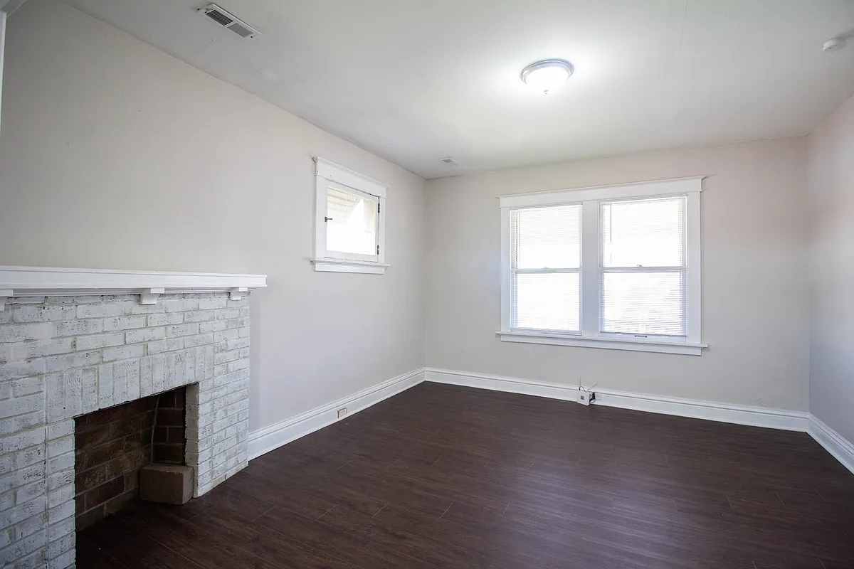 Photo 2 of 11 - 6742 Crest Ave #2 - Saint Louis, MO Living Room - 6742 Crest Ave #2