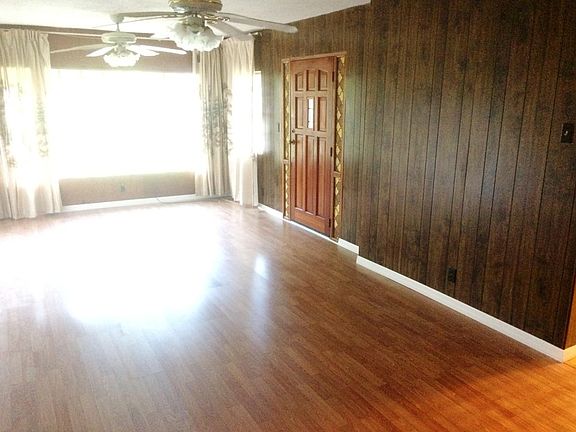 3rd image of 401 Forest St