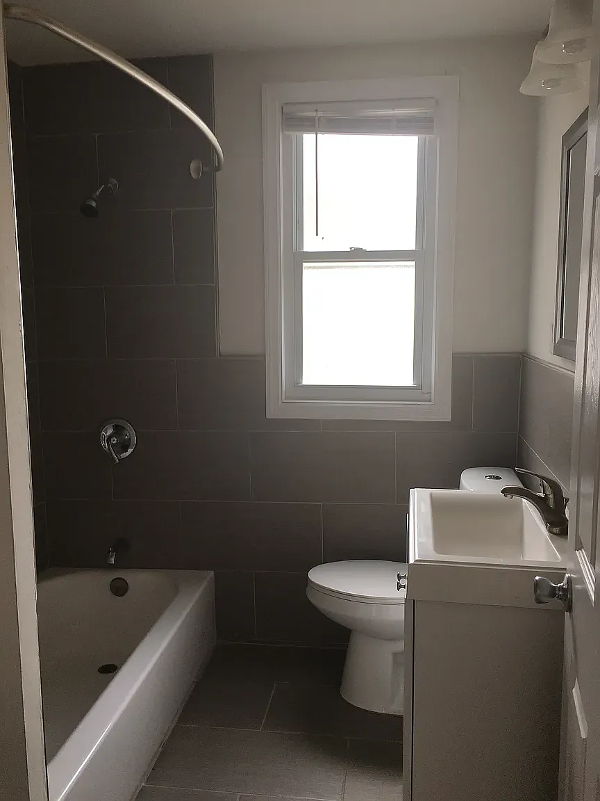 3 bed, 960 sqft, $2,200 — Photo 4
