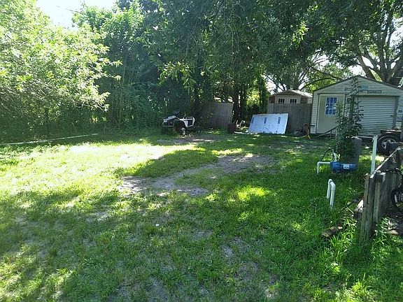 5th image of 1145 NE Childress Ave