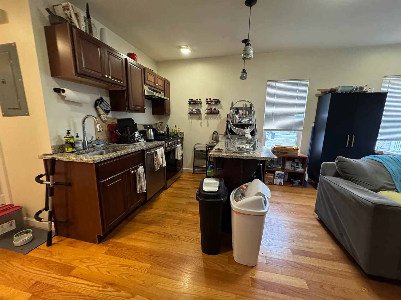 4 bed, 2.0 bath, $4,400 — Photo 2