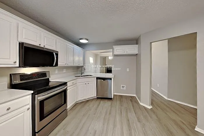 3 bed, 2.0 bath, 1484 sqft, $2,100 — Photo 4