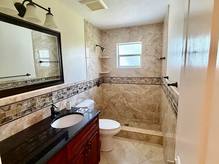2425 Ceceile Ave — Photo 9