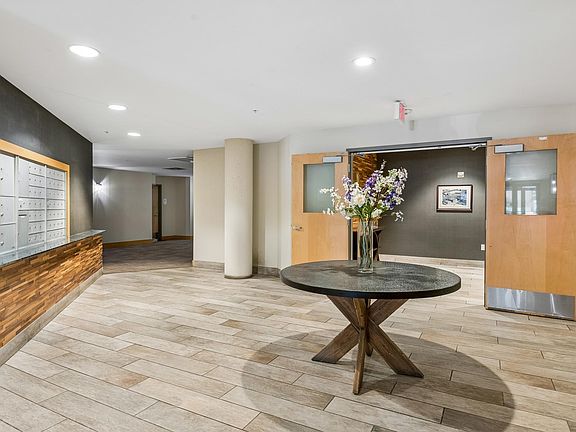 4th image of 212 N 1st St APT 610