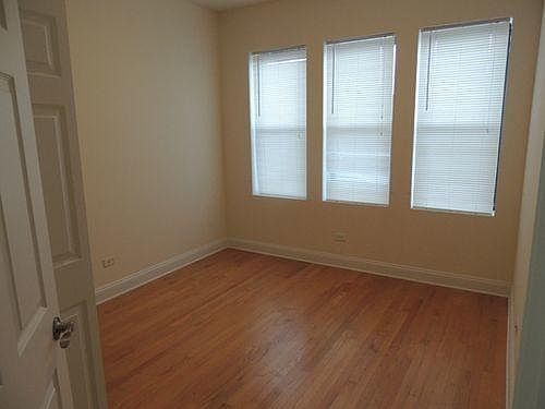 5th image of 7526 N Seeley Ave #B6