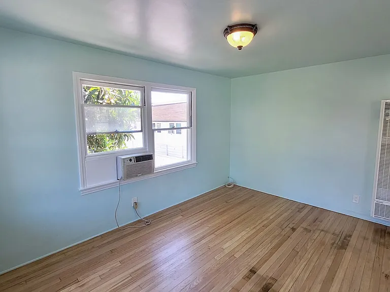 6213 S Bright Ave — Photo 4