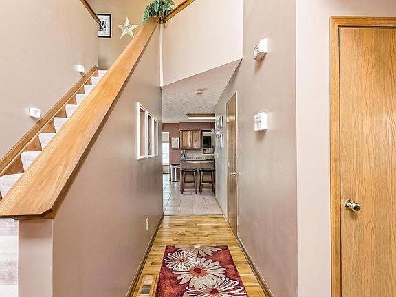 3rd image of 5661 Hardwell Dr