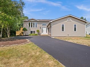 711 Hedge Dr, Dekalb, IL 60115