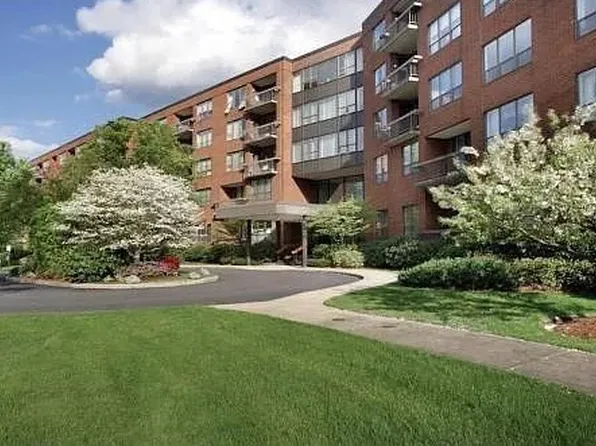210 Nahanton St APT 407, Newton, MA 02459