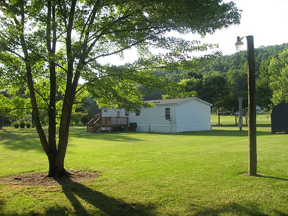 3rd image of 316 Deer Trace Pkwy