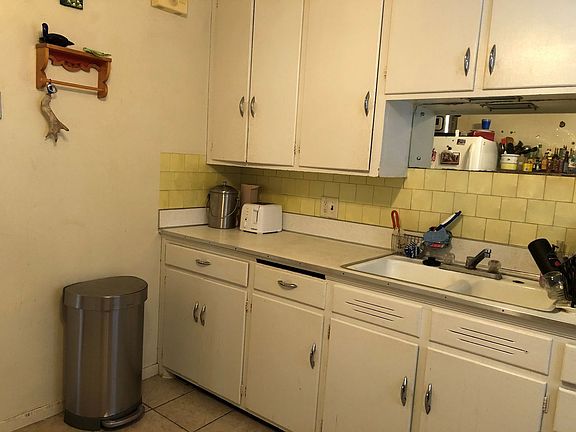 3rd image of 1221 E Johnson St APT 2