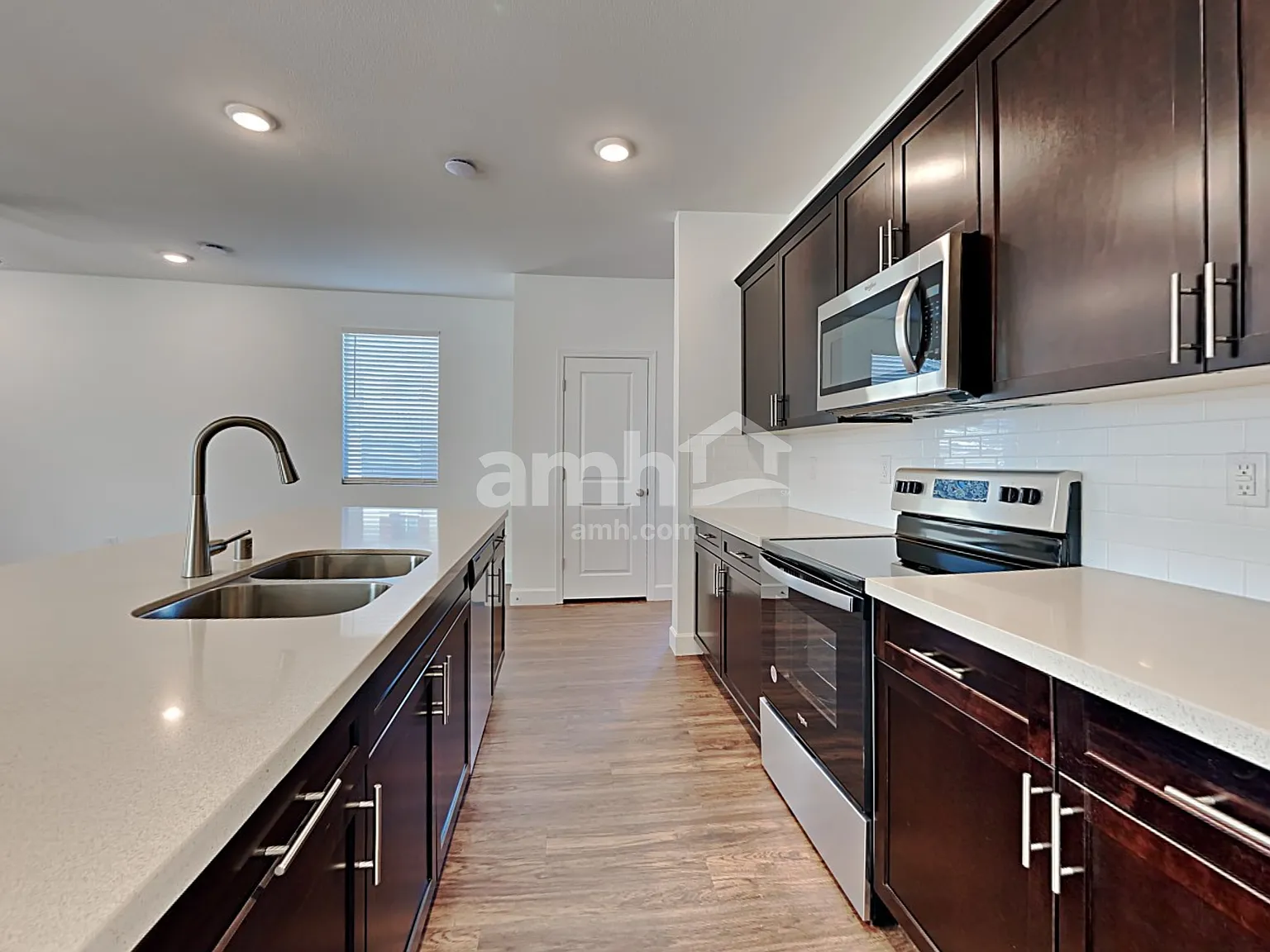 5 bed, 3.0 bath, 2407 sqft, $2,620 — Photo 4
