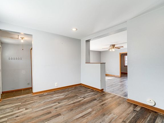 3rd image of 202 N Etnyre Ave