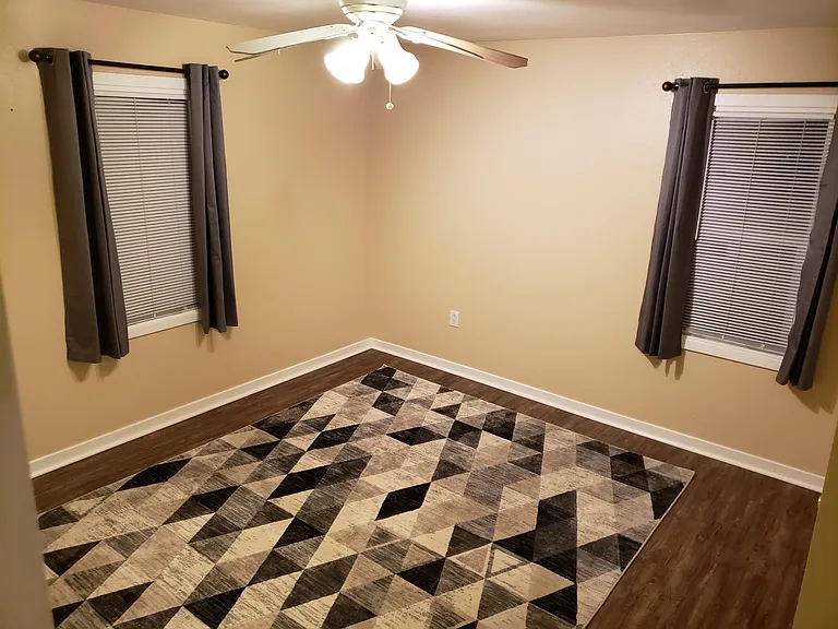 1220 Thayer Dr — Photo 10