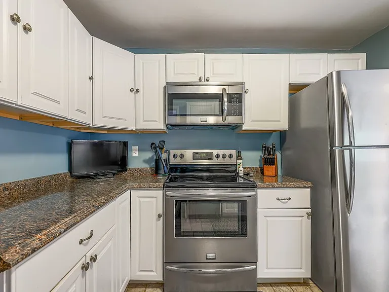 131 Elm St #D — Photo 9