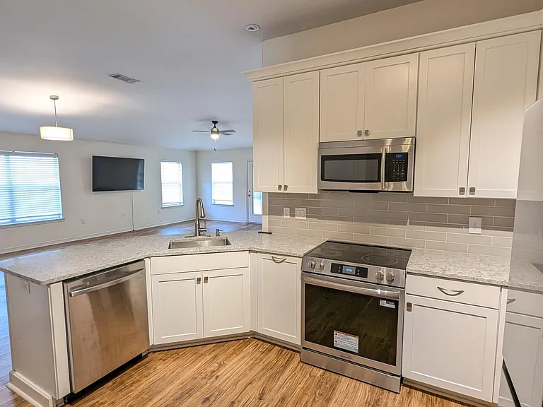 1020 Freeport Ct — Photo 7