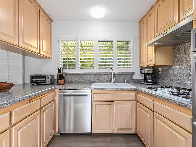 4905 Rhoads Ave — Photo 11