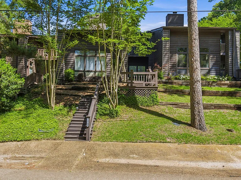 1540 Lakeside Dr #1540 — Photo 2