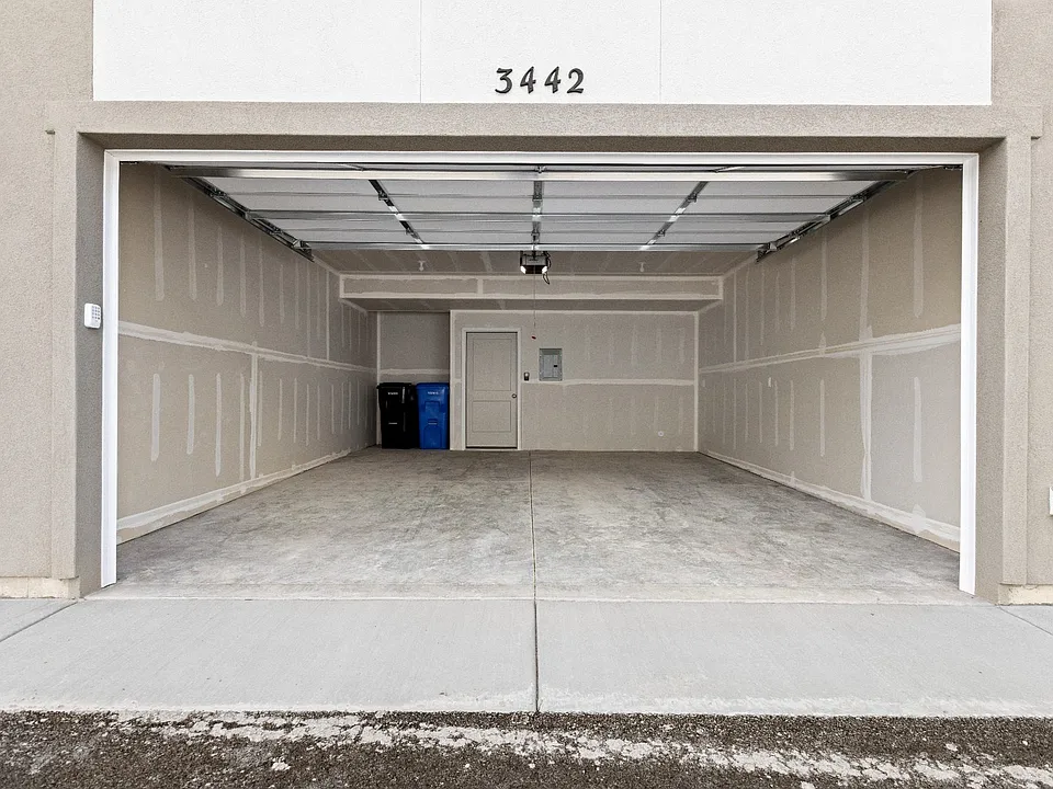 Building Photo 5