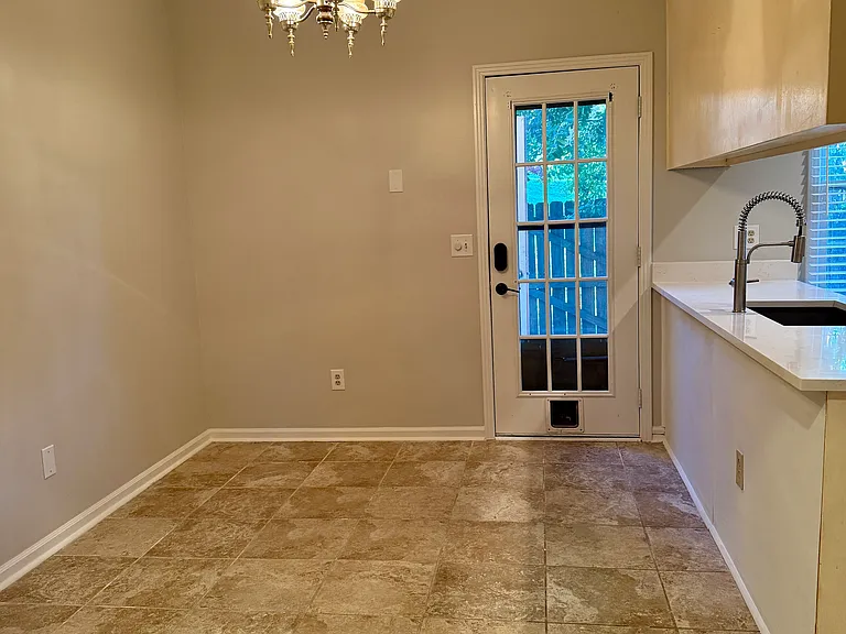 119 Lakebrink Dr — Photo 9