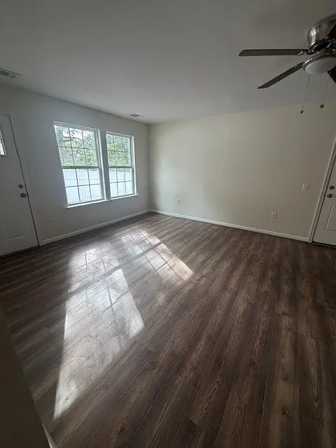 3 bed, 1164 sqft, $2,400 — Photo 3