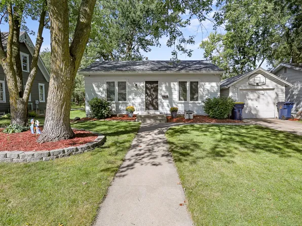 1213 Marion Ave, Pella, IA 50219
