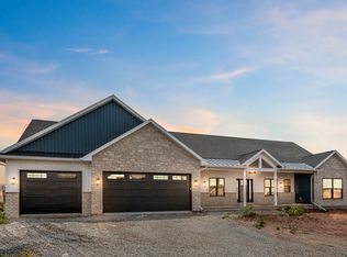 N1282 Meadow Park Dr, Greenville, WI 54942