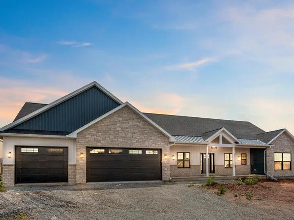 N1282 Meadow Park Dr, Greenville, WI 54942