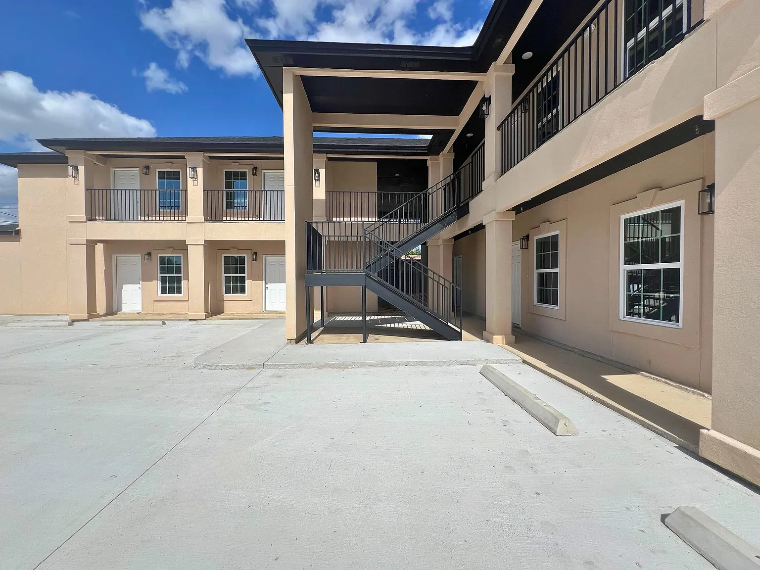 Villas de Gustavus Apartments — Photo 3