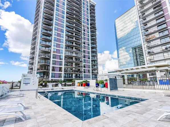 700 Richards St APT 2101, Honolulu, HI 96813