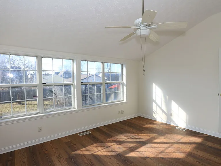 401 Lincoln St — Photo 12