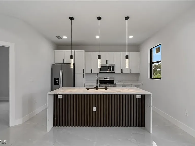 315 Ivan Ave S — Photo 3