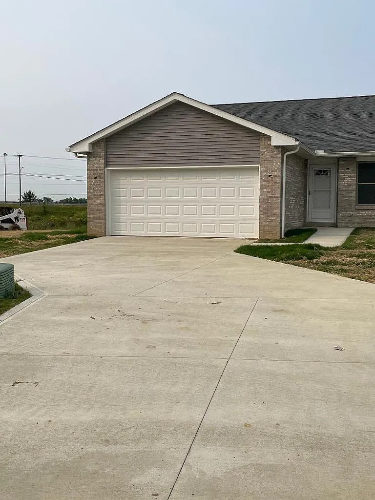 2583 Deerfield Ln photo 1
