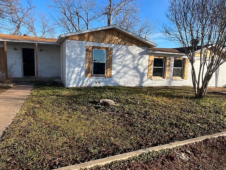3102 Jacqueline Rd — Photo 1