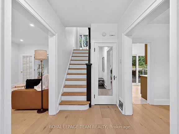 3rd image of 131 Acacia Ave