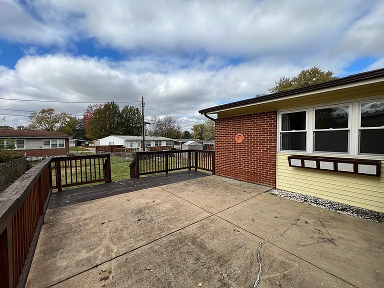 1065 Paddock Dr — Photo 5