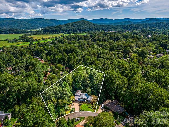 4th image of 135 Dogwood Dr