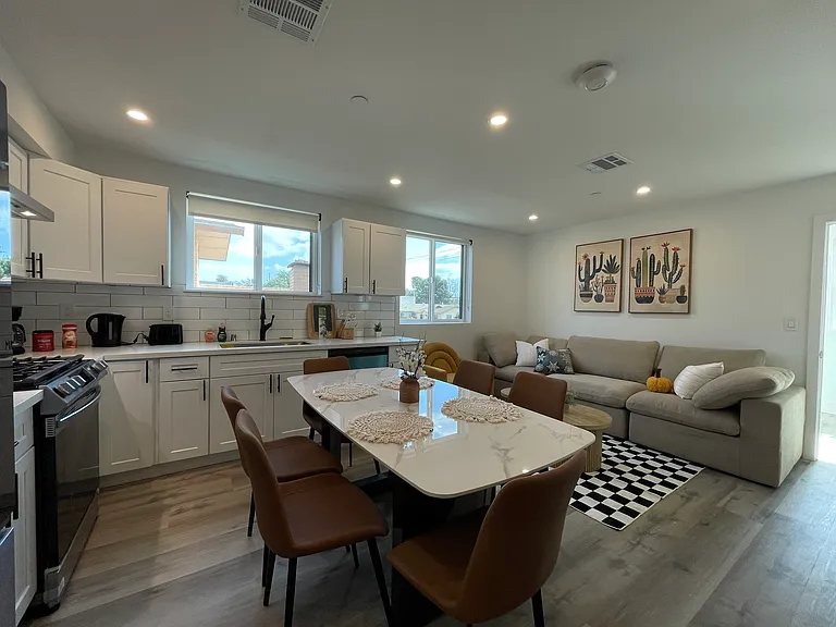 1377 W 36th Pl, Los Angeles, CA 90007 — Photo 21