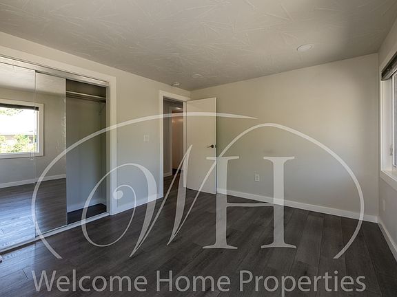 5th image of 4 E Walnut St #B