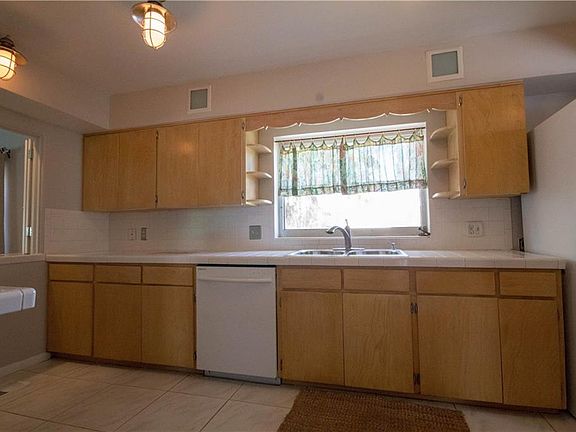 5th image of 2119 Lake Dr