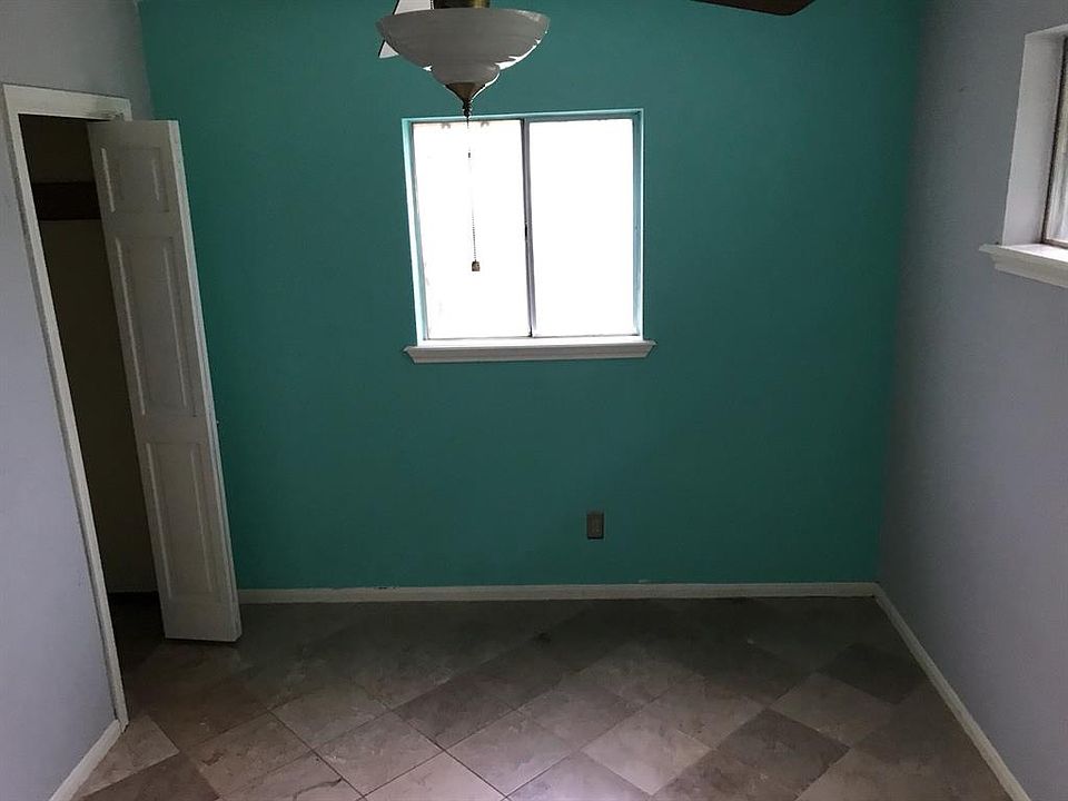 2nd image of 14926 Merritt Ln