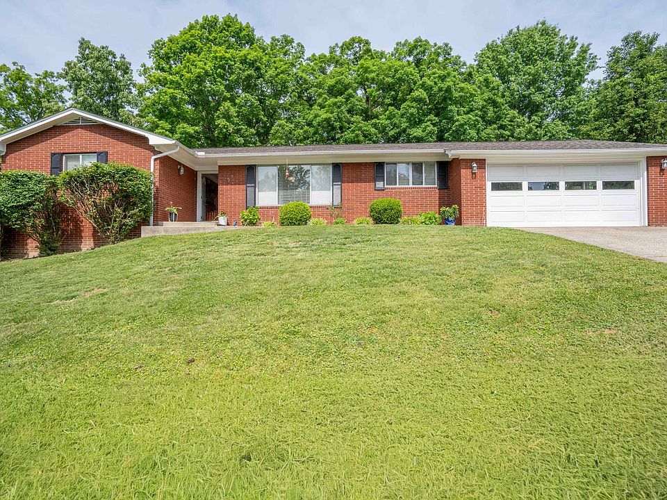 1st image of 119 Hillcrest Ct