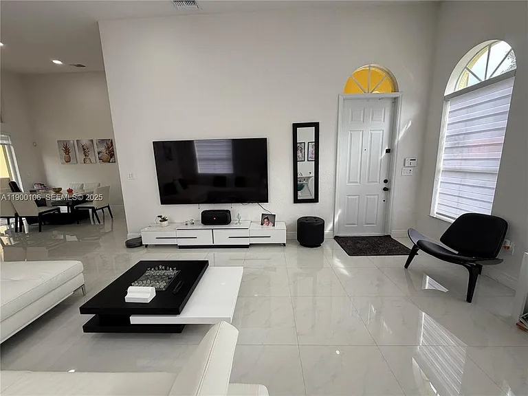 2330 SW 132nd Way — Photo 3