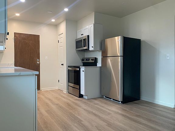 2nd image of 415 W Miner St #11