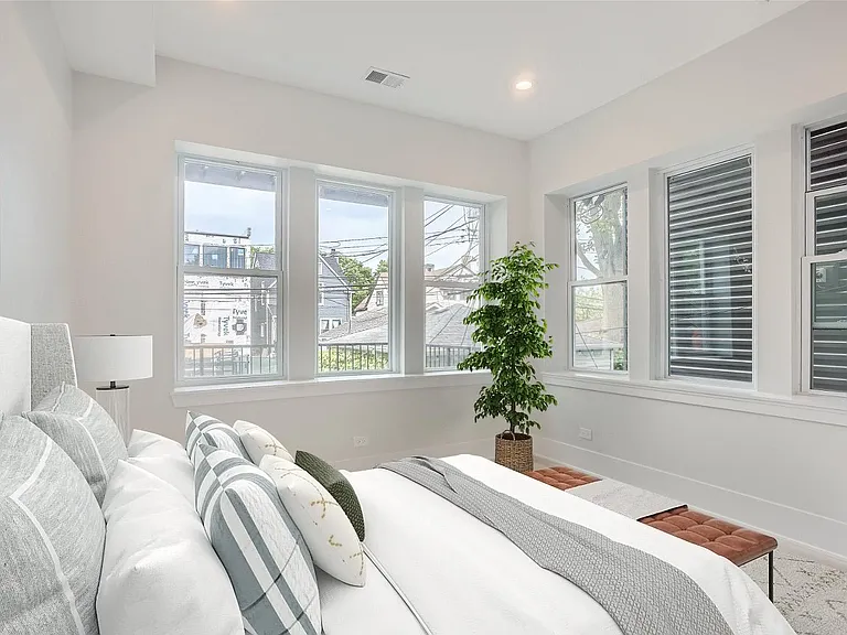 1830 W Cuyler Ave #2 — Photo 3