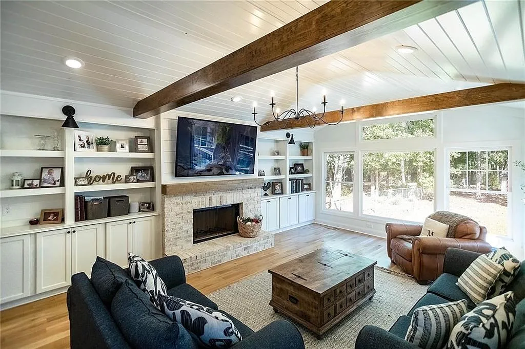 3 bed, 2.5 bath, 2510 sqft, $4,350 — Photo 3