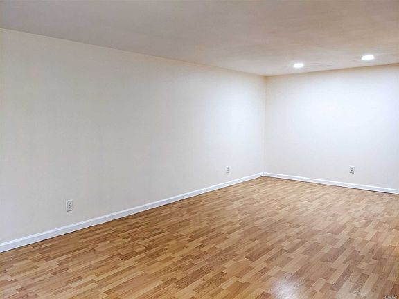 3rd image of 846 Golf Ln